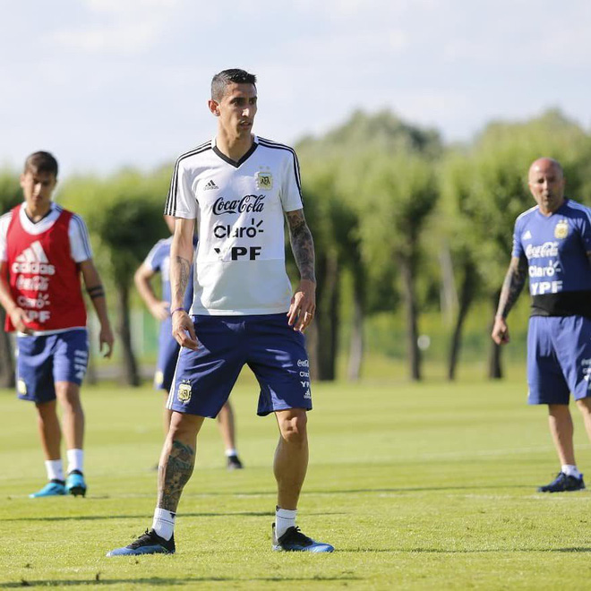 HLV Sampaoli xuất hiện trên sân tập, Argentina đưa ra thông điệp cuối về vụ lật ghế