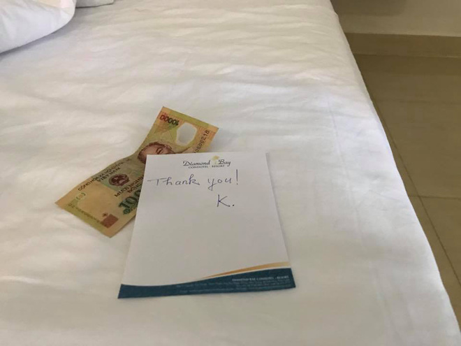 Câu chuyện gây tranh cãi: Bỏ tiền thuê phòng thì có quyền vứt rác, khăn bông khắp sàn nhà vì đã có nhân viên lau dọn?