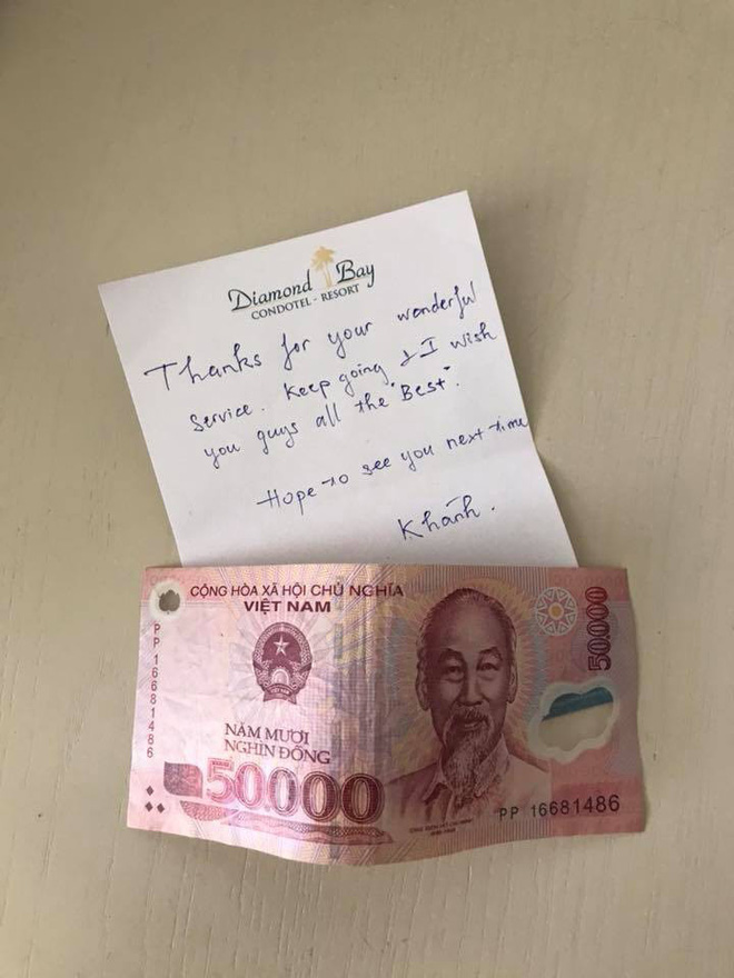 Câu chuyện gây tranh cãi: Bỏ tiền thuê phòng thì có quyền vứt rác, khăn bông khắp sàn nhà vì đã có nhân viên lau dọn?