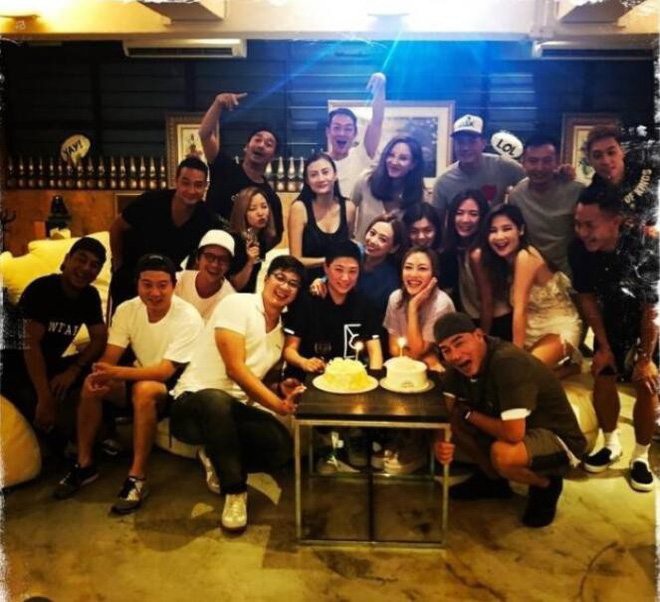 Vi Tiểu Bảo xấu nhất màn ảnh Trần Tiểu Xuân khoe hôn nhân 8 năm hạnh phúc bên vợ Á hậu