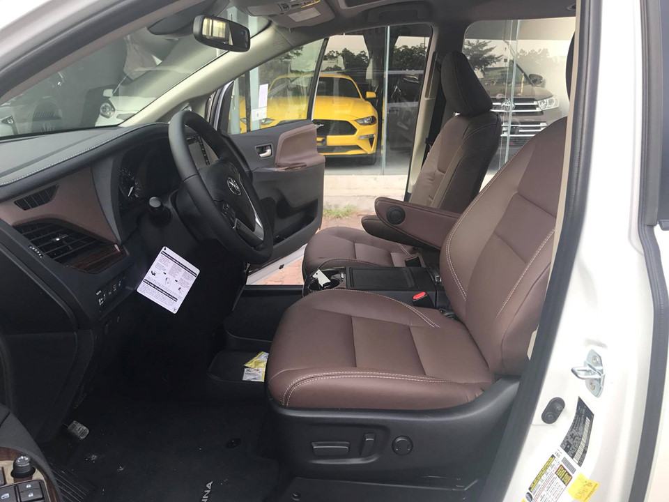 Toyota Sienna Limited 2018 về Việt Nam, giá hơn 4 tỷ đồng Toyota Sienna Limited 2018 về Việt Nam, giá hơn 4 tỷ đồng