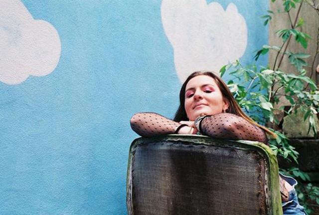 Sinh ra không có âm đạo, cô gái phải tập máy giãn nở mỗi ngày để được làm chuyện ấy