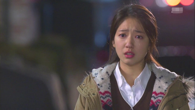 Ngỡ chồng đi xem bóng đá cùng đồng nghiệp nam, không ngờ anh lại phải lòng cô bạn cổ vũ cùng