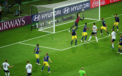 Joachim Low: Đức như đi tàu lượn, trong một bộ phim giật gân