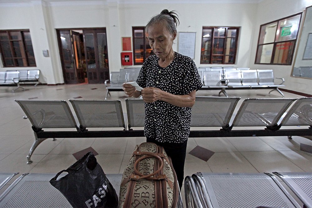 Đoàn tàu rời ga ở Hà Nội với 1 hành khách duy nhất