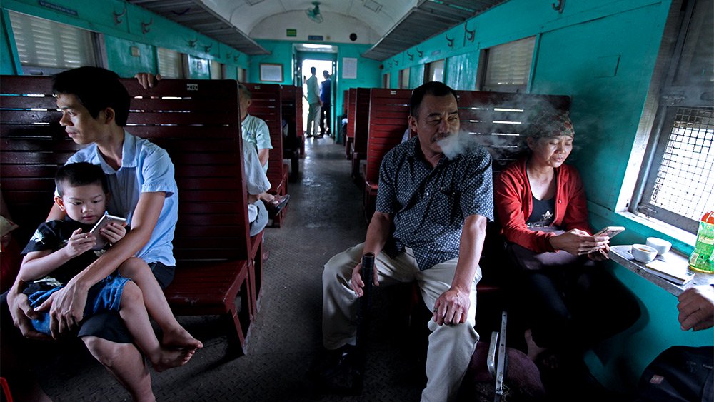 Đoàn tàu rời ga ở Hà Nội với 1 hành khách duy nhất