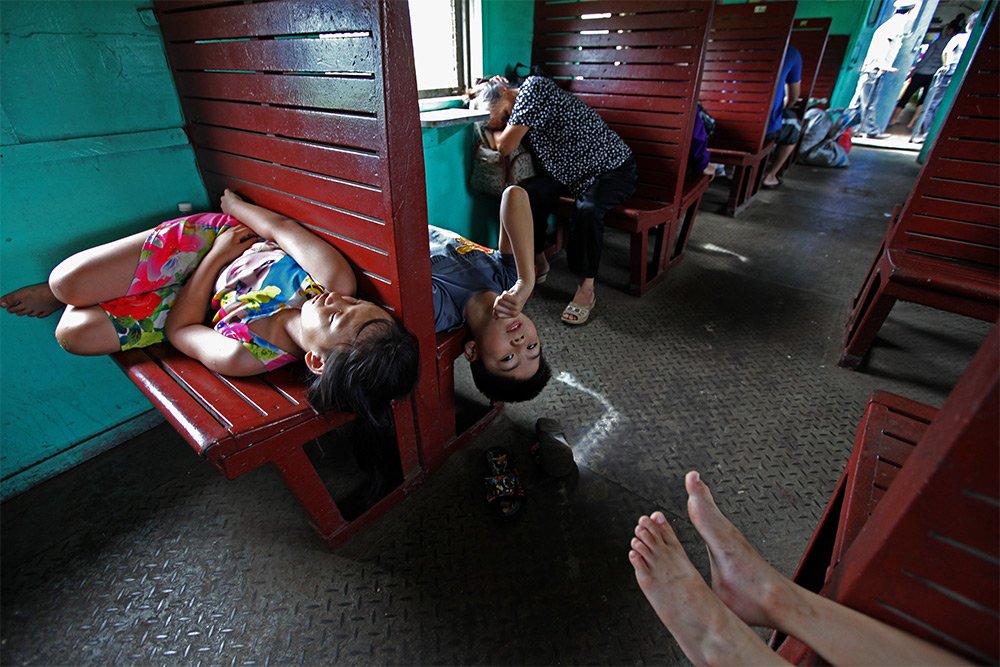 Đoàn tàu rời ga ở Hà Nội với 1 hành khách duy nhất