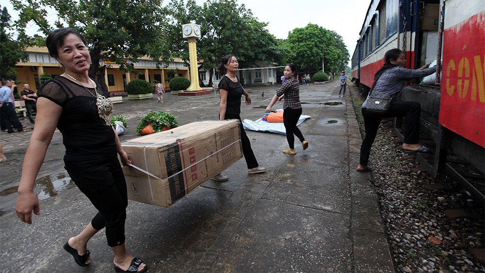 Đoàn tàu rời ga ở Hà Nội với 1 hành khách duy nhất