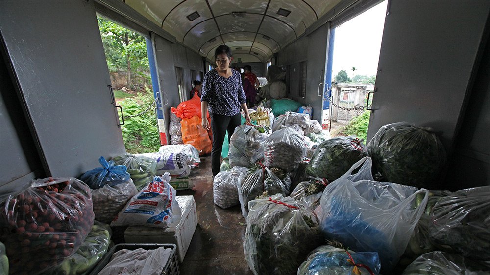 Đoàn tàu rời ga ở Hà Nội với 1 hành khách duy nhất