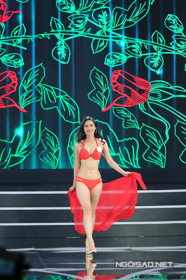 Thí sinh Hoa hậu Việt Nam khoe dáng với bikini