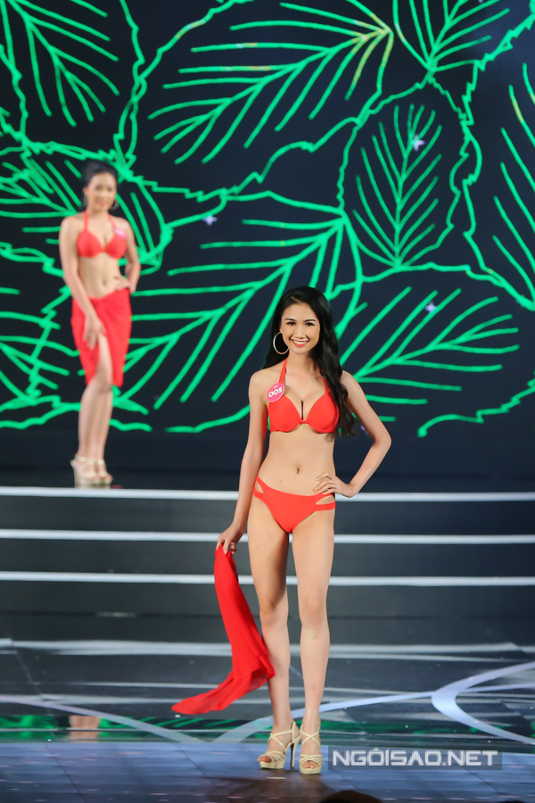 Thí sinh Hoa hậu Việt Nam khoe dáng với bikini