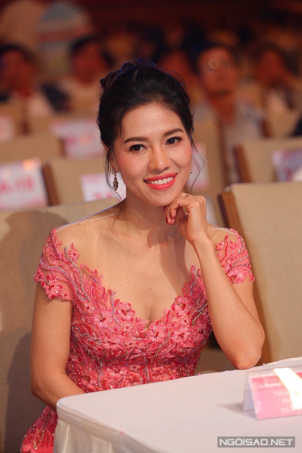 Mỹ Linh, Thanh Tú, Thùy Dung gợi cảm tại chung khảo HHVN 2018