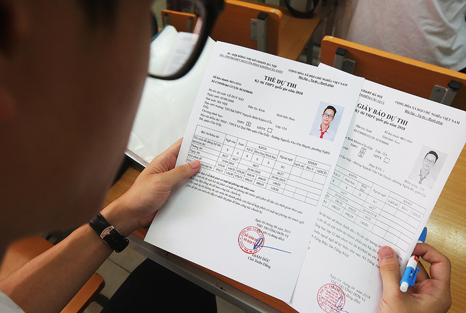 Thí sinh rồng vàng làm thủ tục vượt vũ môn