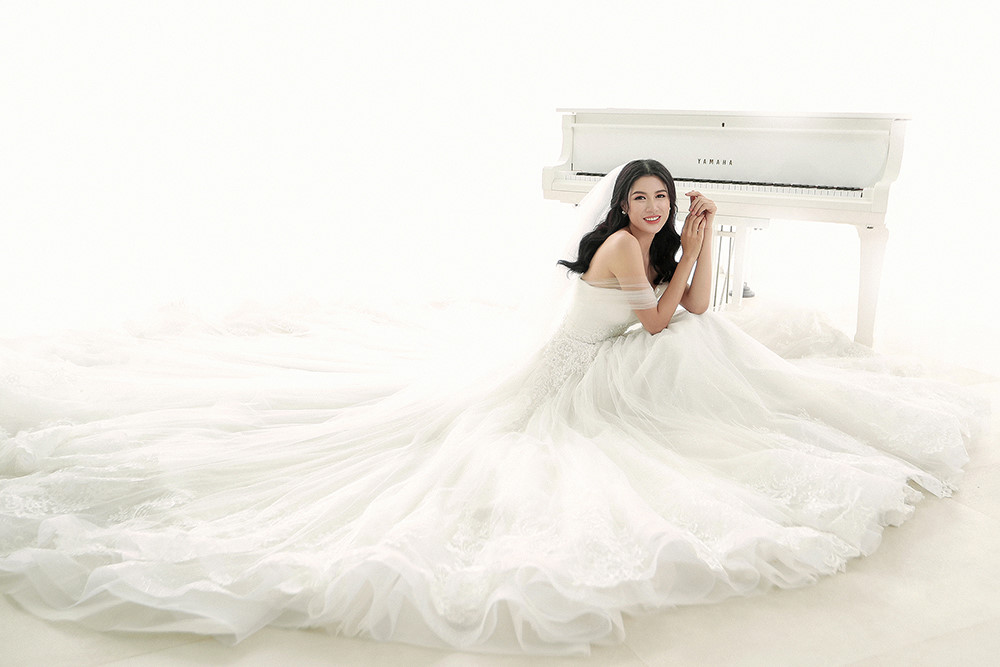 Trang Trần khoe ảnh cưới lãng mạn bên ông xã Việt kiều