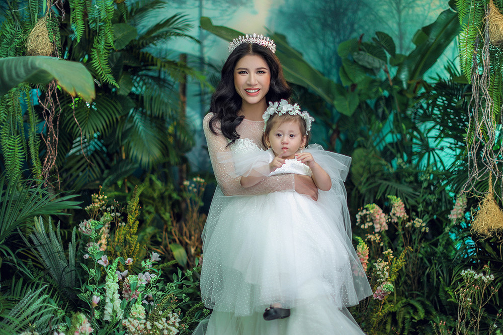 Trang Trần khoe ảnh cưới lãng mạn bên ông xã Việt kiều