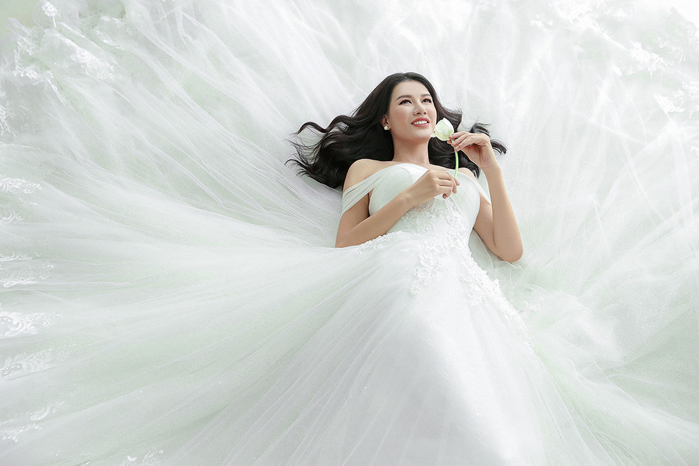 Trang Trần khoe ảnh cưới lãng mạn bên ông xã Việt kiều