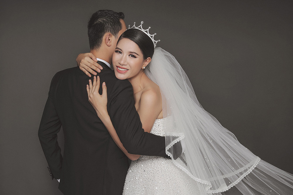 Trang Trần khoe ảnh cưới lãng mạn bên ông xã Việt kiều