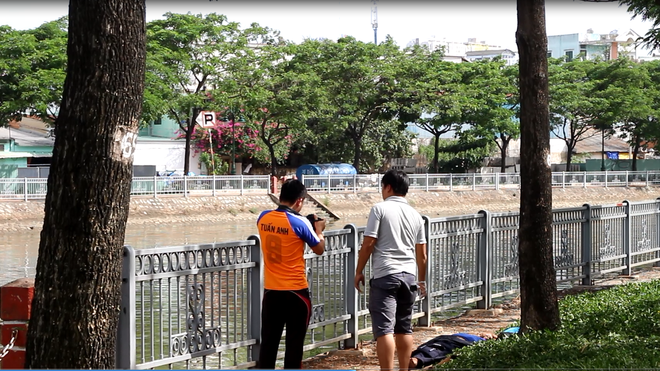 Người dân vứt cần câu bỏ chạy khi phát hiện thi thể trôi trên kênh Tàu Hủ
