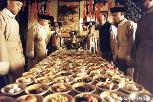 Từ Hi Thái hậu: Ăn cơm có thái giám đút tận miệng, lau mặt có người làm thay, đến tắm rửa cũng có cung nữ kỳ cọ