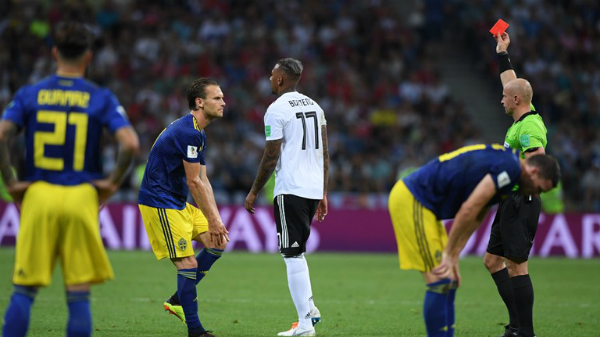 Toni Kroos ghi tuyệt phẩm, Đức ngược dòng trong thế 10 người