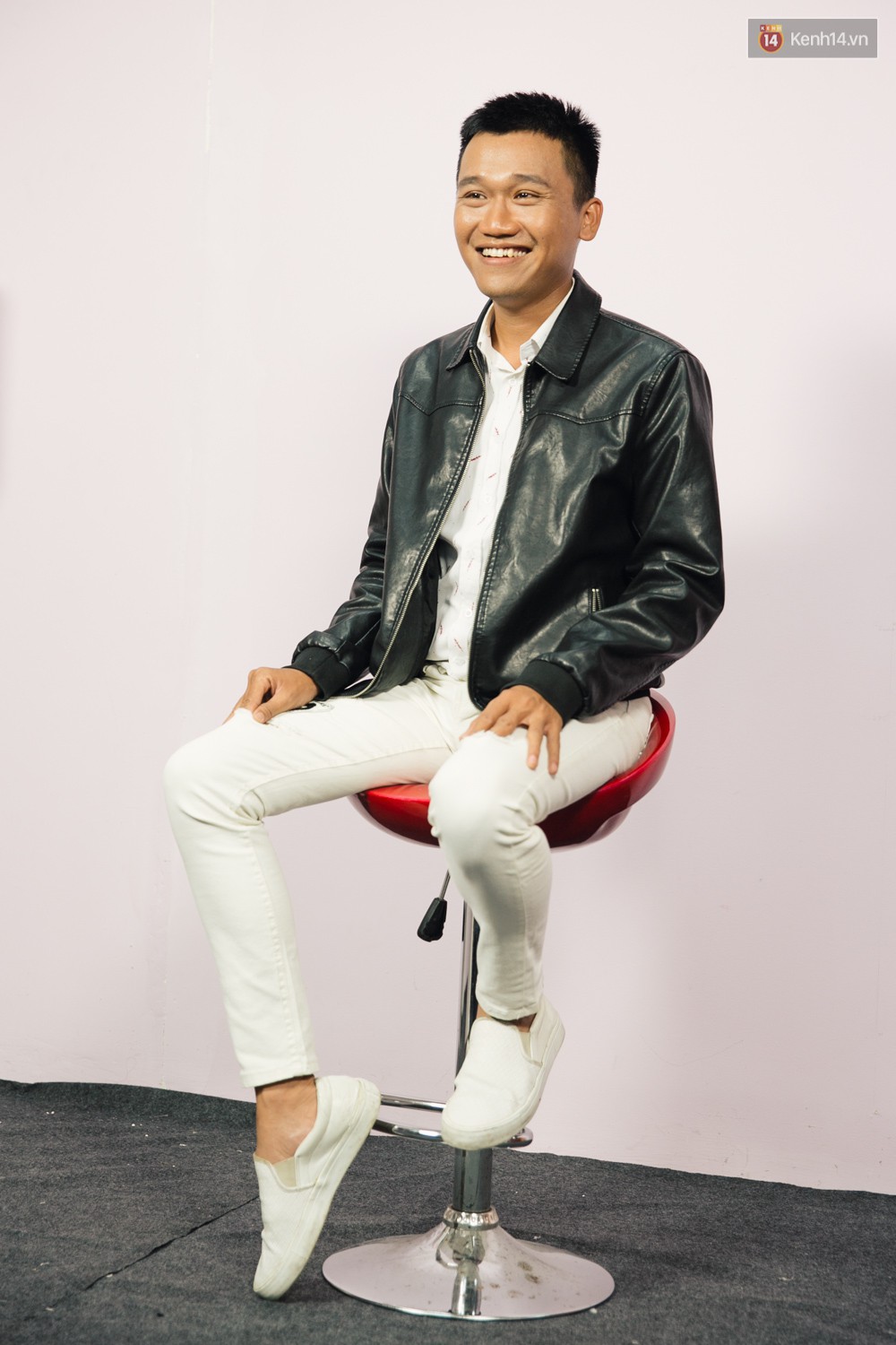 Mr Cần Trô - anh chàng CSGT đang chiếm spotlight trên MXH: Con gái chủ động quá... mình sợ Mr Cần Trô - anh chàng CSGT đang chiếm spotlight trên MXH: Con gái chủ động quá... mình sợ