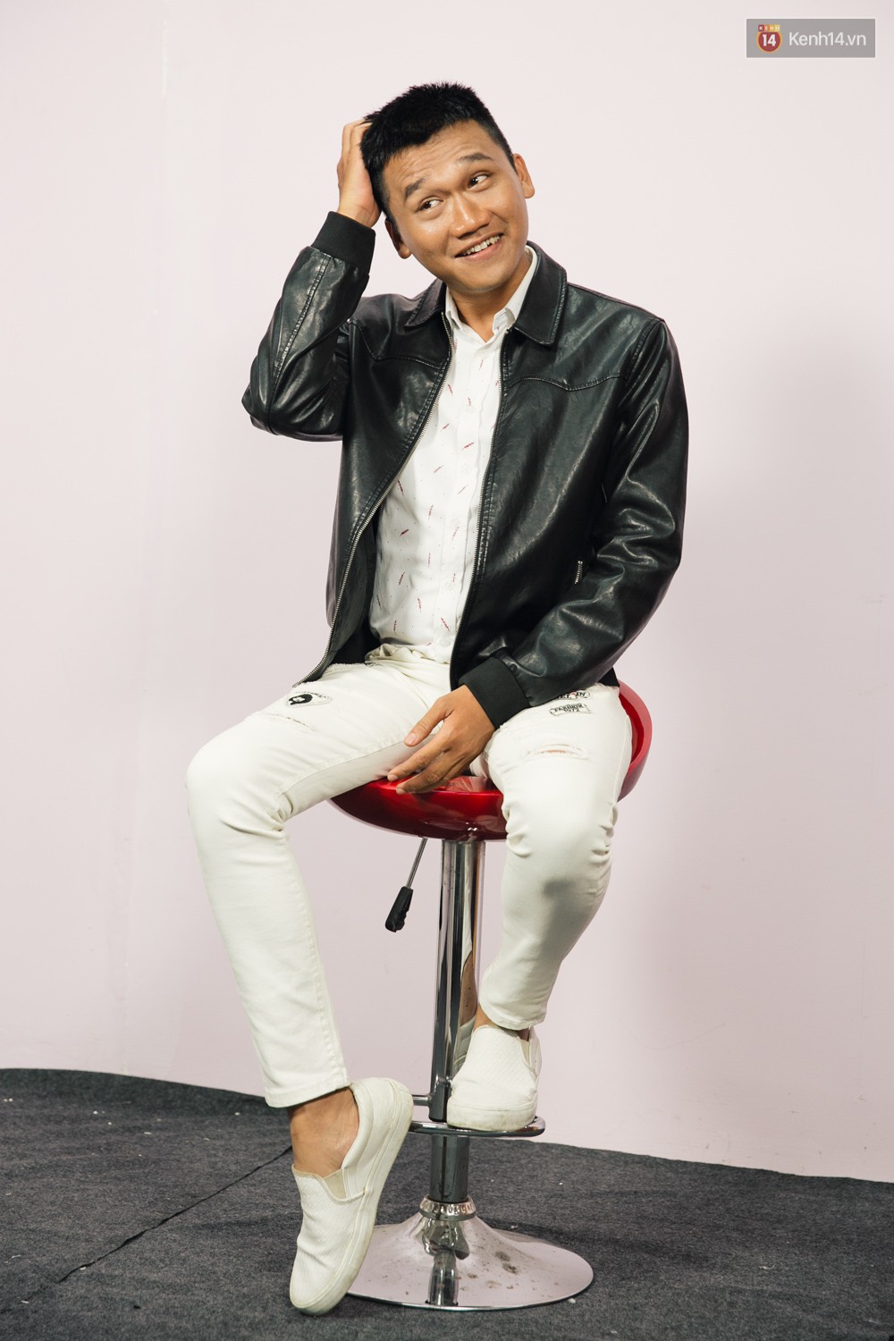 Mr Cần Trô - anh chàng CSGT đang chiếm spotlight trên MXH: Con gái chủ động quá... mình sợ