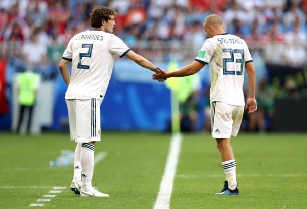 Uruguay đè bẹp Nga trong thế hơn người