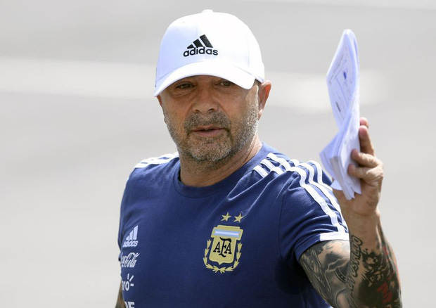 Đội tuyển Argentina đại loạn, cầu thủ muốn HLV Sampaoli bị sa thải ngay lập tức Đội tuyển Argentina đại loạn, cầu thủ muốn HLV Sampaoli bị sa thải ngay lập tức