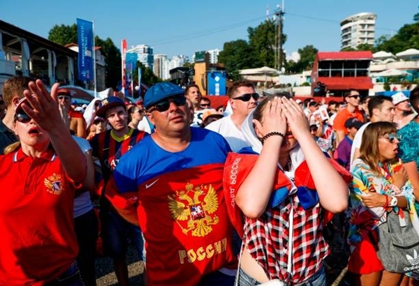 Uruguay đè bẹp Nga trong thế hơn người