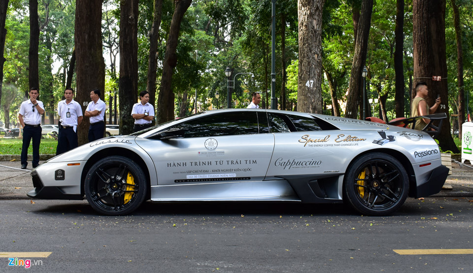 Siêu xe triệu USD của ông Đặng Lê Nguyên Vũ nối đuôi trên phố SG