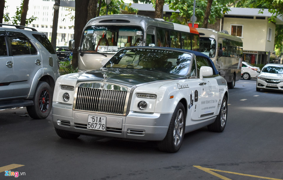 Siêu xe triệu USD của ông Đặng Lê Nguyên Vũ nối đuôi trên phố SG