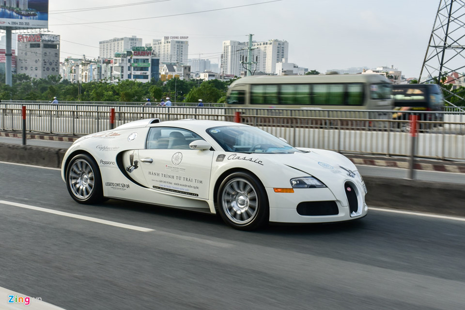 Siêu xe triệu USD của ông Đặng Lê Nguyên Vũ nối đuôi trên phố SG