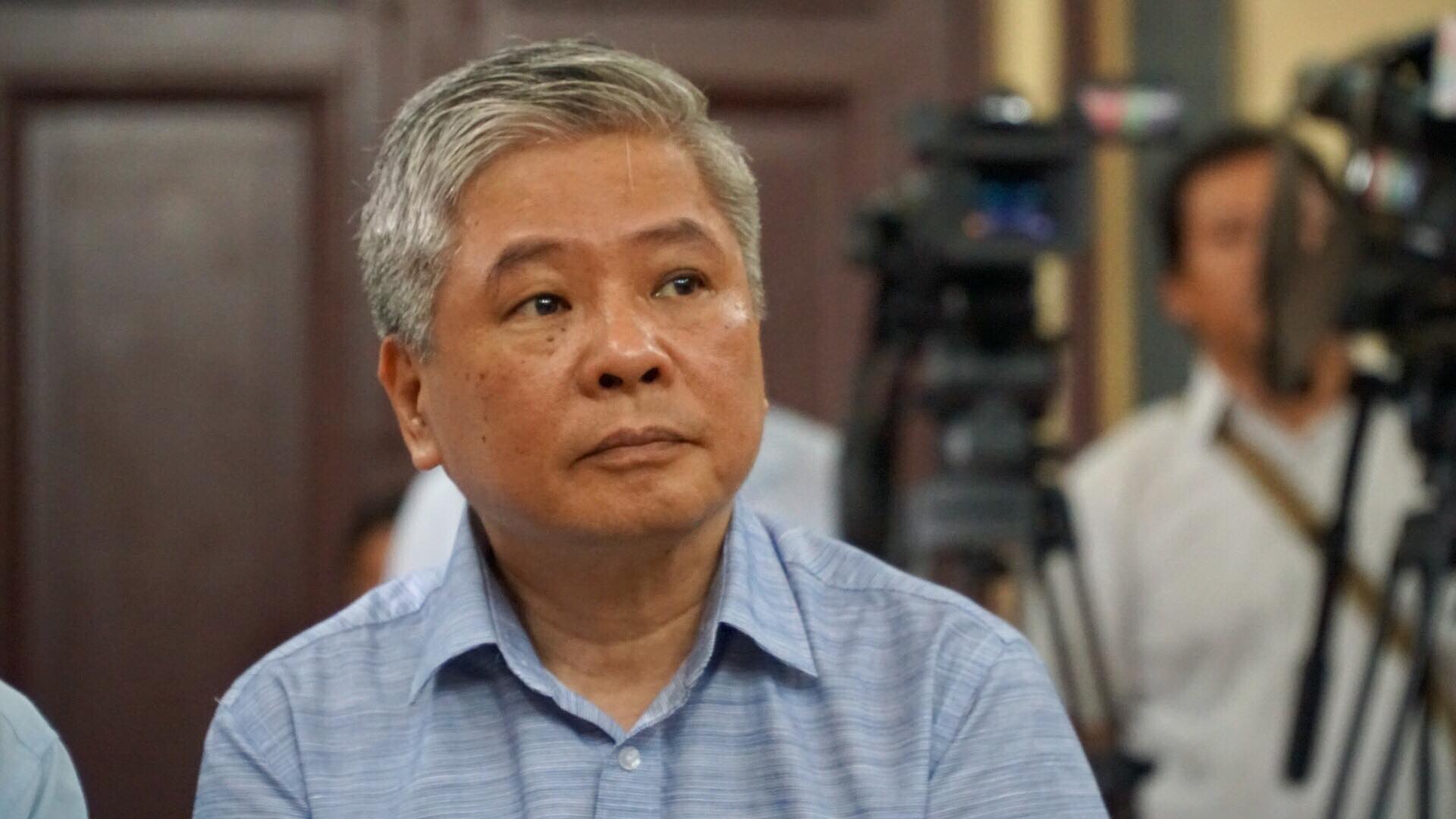 Nguyên Phó thống đốc NHNN Đặng Thanh Bình bình thản hầu tòa Nguyên Phó thống đốc NHNN Đặng Thanh Bình bình thản hầu tòa