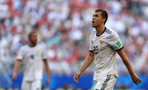 Uruguay đè bẹp Nga trong thế hơn người