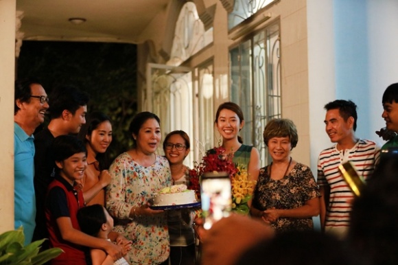 Trên phim căng thẳng là thế, dàn diễn viên Gạo Nếp Gạo Tẻ lại cực nhí nhố trong hậu trường