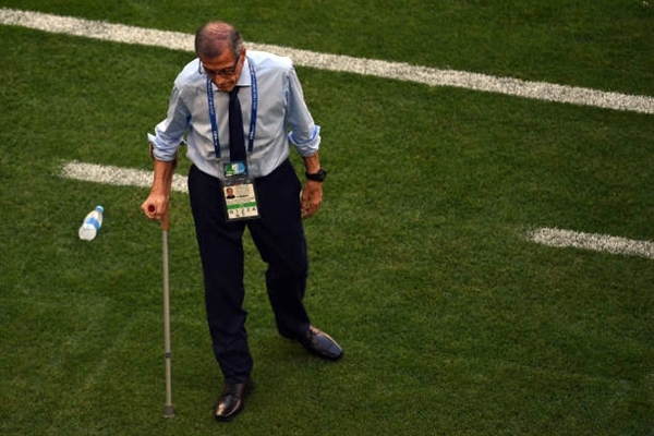 Uruguay đè bẹp Nga trong thế hơn người