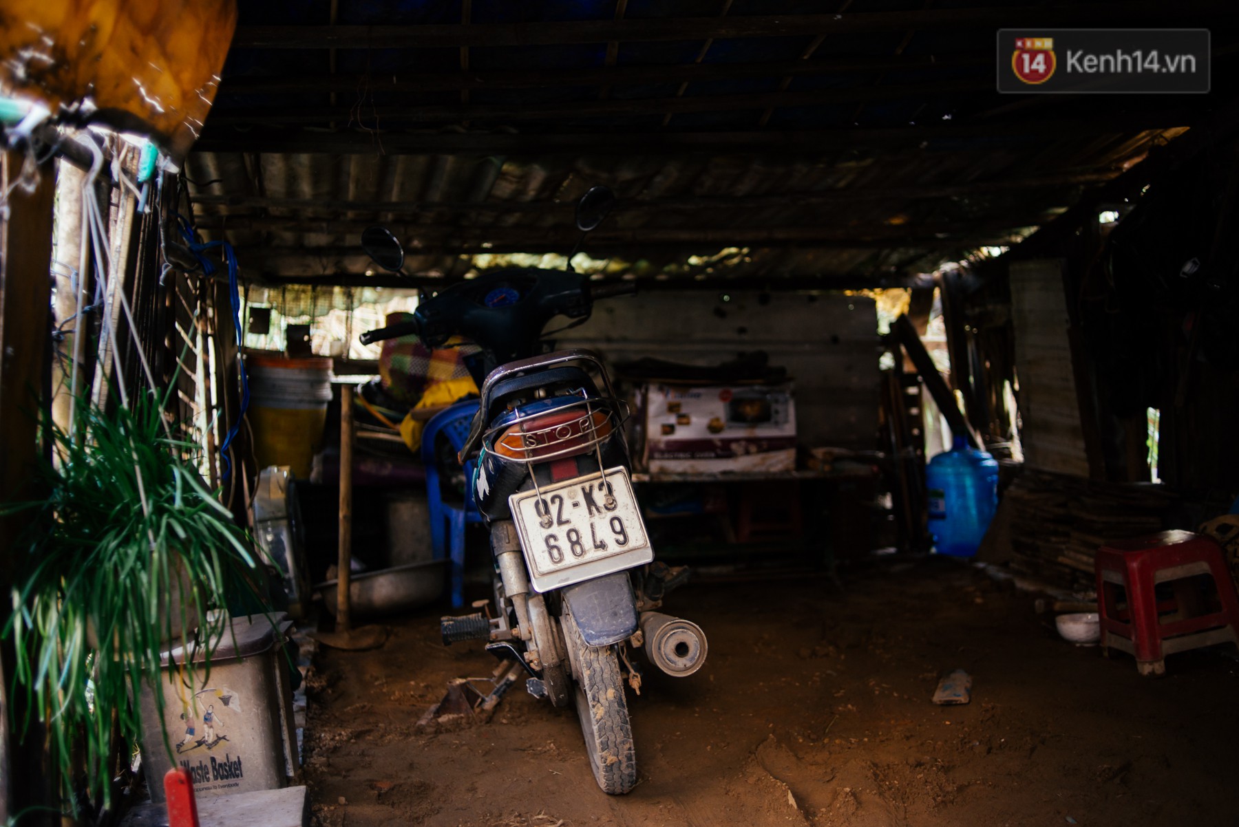 Căn nhà lụp xụp của người cha bán vé số nuôi 3 cô con gái đạt thành tích đáng nể: Người vào ĐH Bách Khoa, người nhận học bổng du học