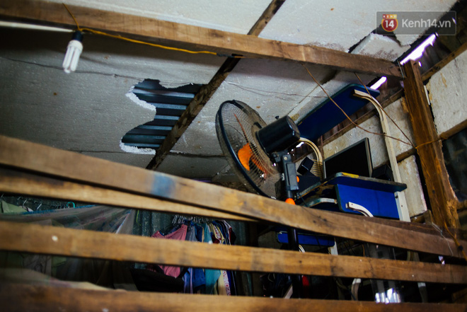 Căn nhà lụp xụp của người cha bán vé số nuôi 3 cô con gái đạt thành tích đáng nể: Người vào ĐH Bách Khoa, người nhận học bổng du học Căn nhà lụp xụp của người cha bán vé số nuôi 3 cô con gái đạt thành tích đáng nể: Người vào ĐH Bách Khoa, người nhận học bổng du học