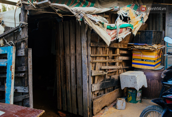 Căn nhà lụp xụp của người cha bán vé số nuôi 3 cô con gái đạt thành tích đáng nể: Người vào ĐH Bách Khoa, người nhận học bổng du học Căn nhà lụp xụp của người cha bán vé số nuôi 3 cô con gái đạt thành tích đáng nể: Người vào ĐH Bách Khoa, người nhận học bổng du học