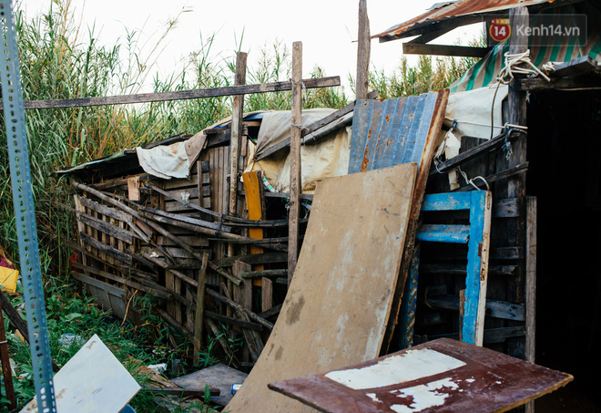 Căn nhà lụp xụp của người cha bán vé số nuôi 3 cô con gái đạt thành tích đáng nể: Người vào ĐH Bách Khoa, người nhận học bổng du học