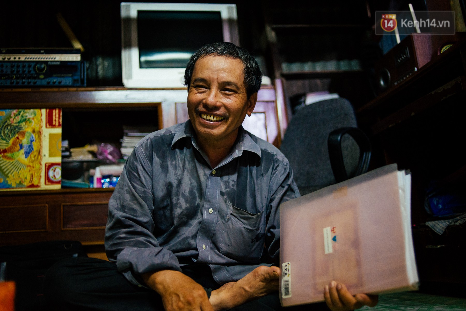 Căn nhà lụp xụp của người cha bán vé số nuôi 3 cô con gái đạt thành tích đáng nể: Người vào ĐH Bách Khoa, người nhận học bổng du học