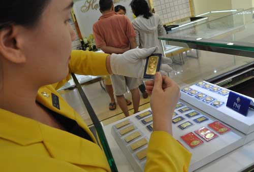 Vàng và USD cùng lặng sóng