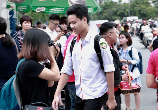 Những hình ảnh ngày thi đầu tiên kỳ thi THPT Quốc gia 2018