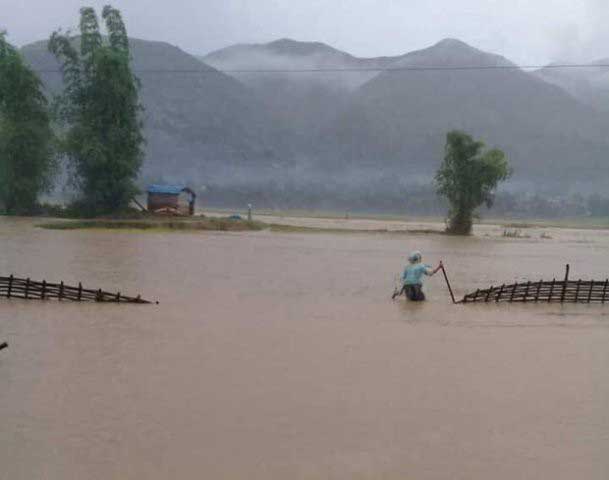 Những hình ảnh thắt lòng sau trận lũ quét ở miền Bắc khiến 13 người chết và mất tích