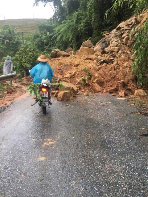 Những hình ảnh thắt lòng sau trận lũ quét ở miền Bắc khiến 13 người chết và mất tích