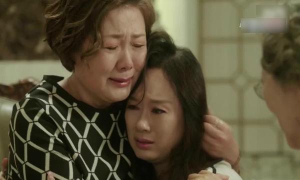 Nghĩ con dâu lén đi ngoại tình, mẹ chồng liền bám theo và cái kết