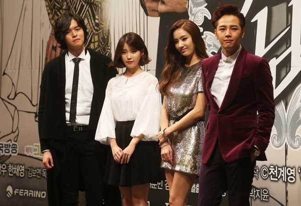 Khi mỹ nhân dao kéo – người đẹp tự nhiên xuất hiện cùng trong 1 khung hình: Nhiều lần vẻ đẹp nhân tạo thắng thế!