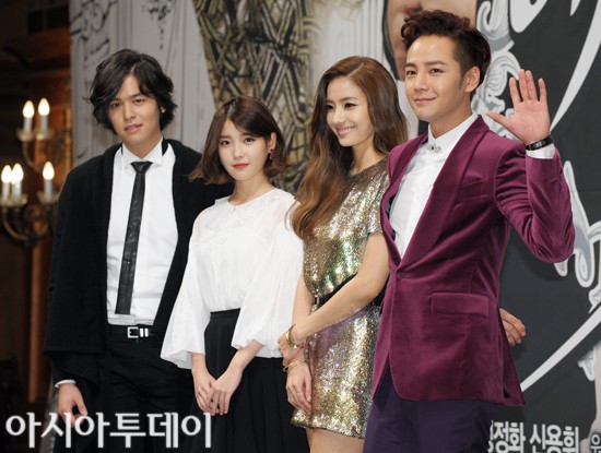 Khi mỹ nhân dao kéo – người đẹp tự nhiên xuất hiện cùng trong 1 khung hình: Nhiều lần vẻ đẹp nhân tạo thắng thế!