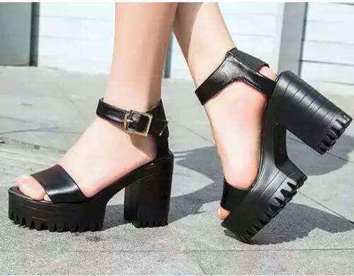 Những lỗi cơ bản khi ăn mặc khiến bạn trông béo hơn Những lỗi cơ bản khi ăn mặc khiến bạn trông béo hơn
