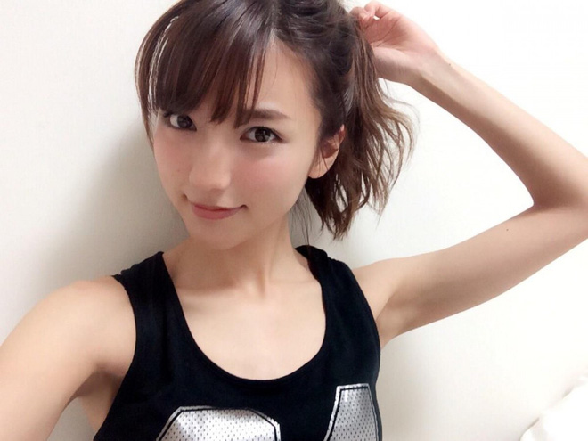 Nhan sắc nóng bỏng của mỹ nhân phim 18+ là bạn gái cầu thủ xấu trai nhất tuyển Nhật
